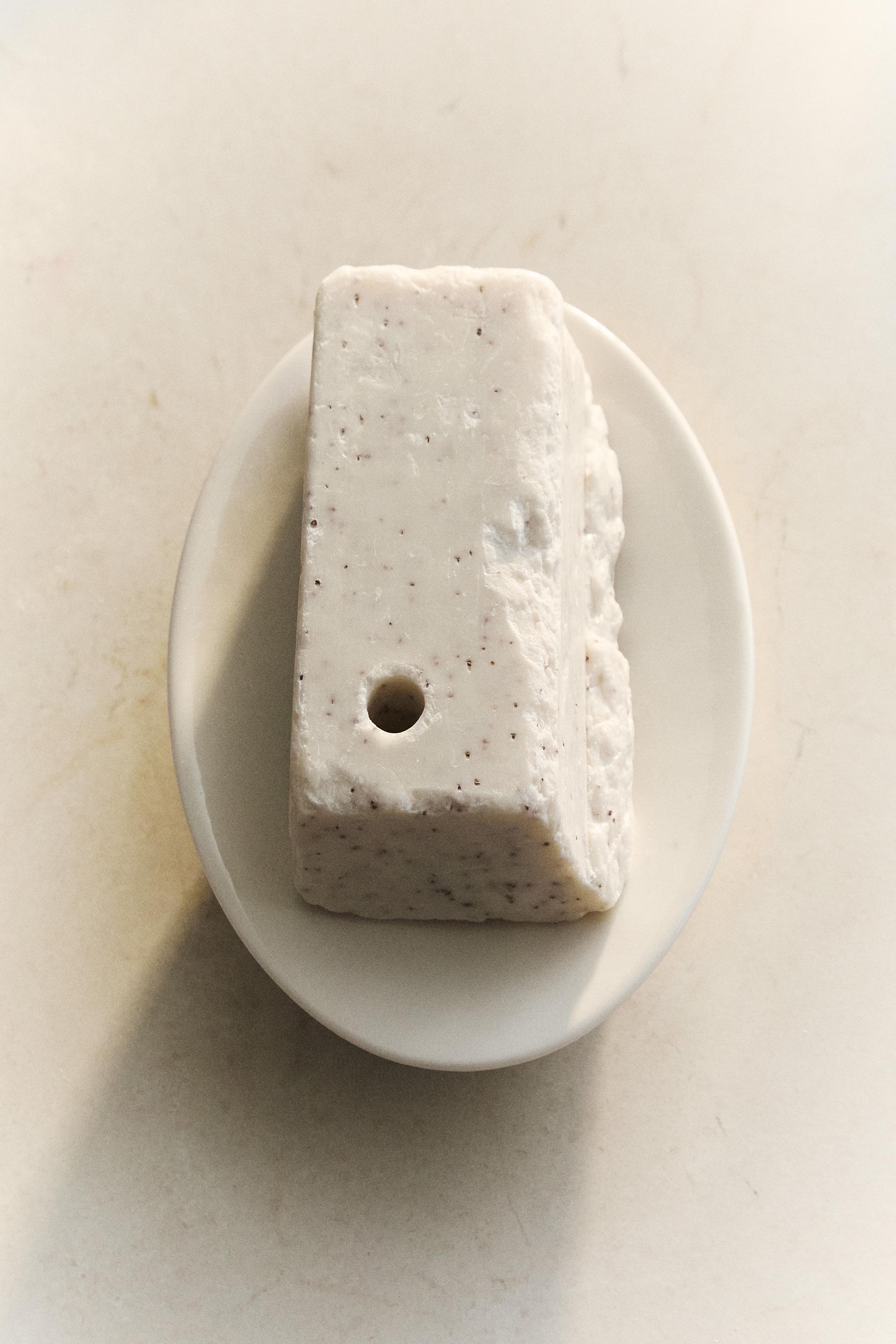EMBOSSED CERAMIC SOAP DISH